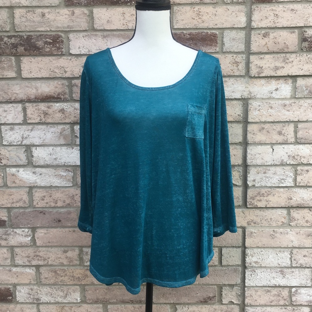 Lane Bryant Woman’s 18/20 Top.